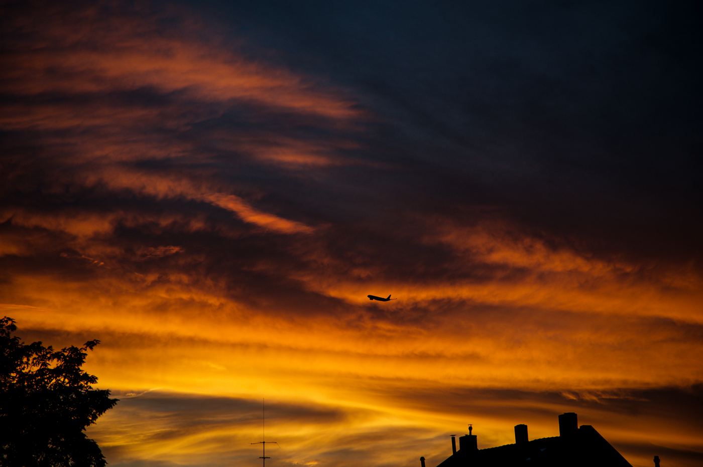 Aviation, Flugzeug im Sonnenuntergang